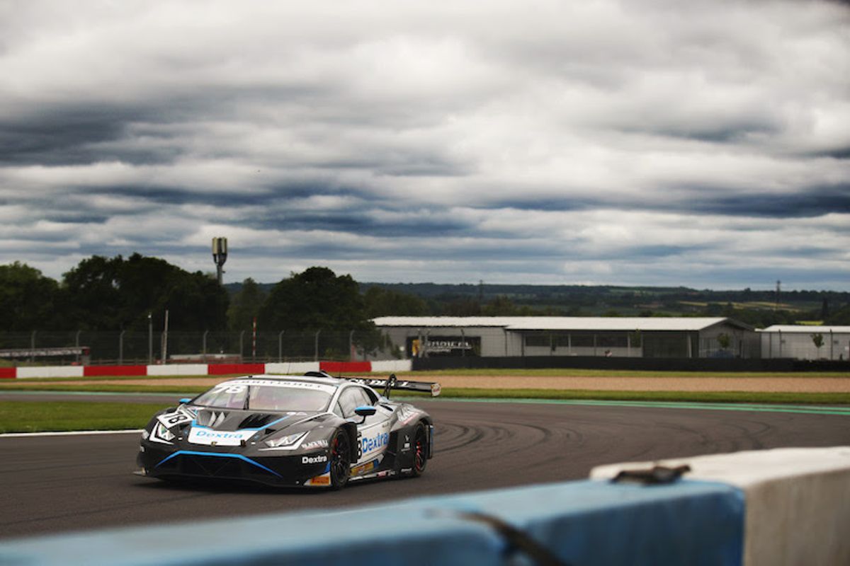 Close fought British GT qualifying at Donington