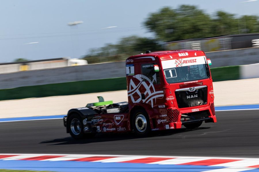 Kiss dominates ETRC Misano season opener