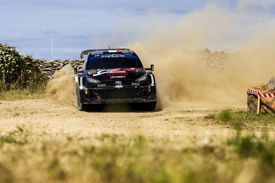 Ogier leads Rally Italia Sardegna as Neuville and Evans struggl