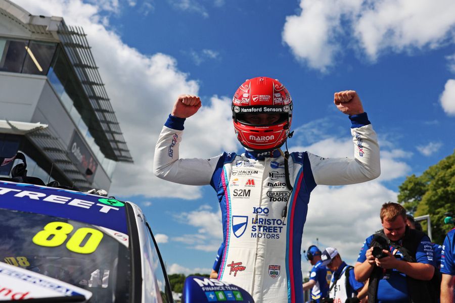 Ingram holds off BTCC title rival Sutton in the Oulton Park opener
