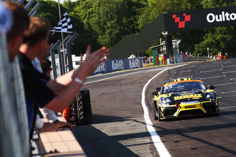 Bradshaw mounts Porsche Sprint championship challenge at Oulton Park