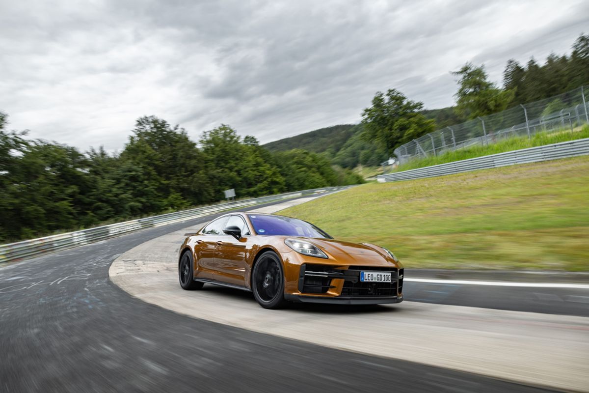 New Panamera sets a record time on the Nürburgring Nordschleife