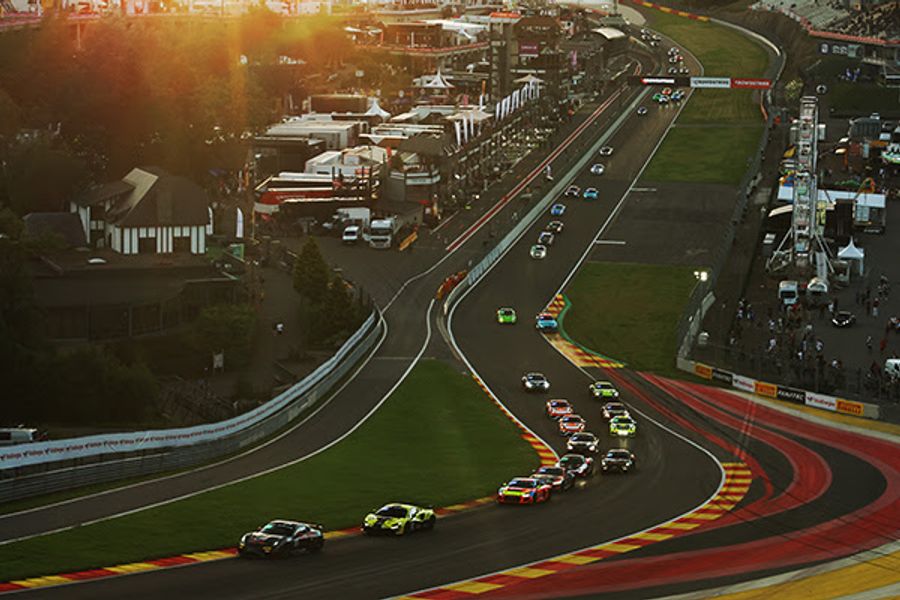 BMW pulls clear of Porsche & Aston Martin as GT4 season reaches halfway