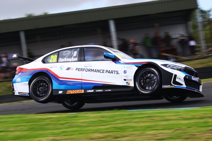  Team BMW's Colin Turkington claims BTCC pole at Knockhill