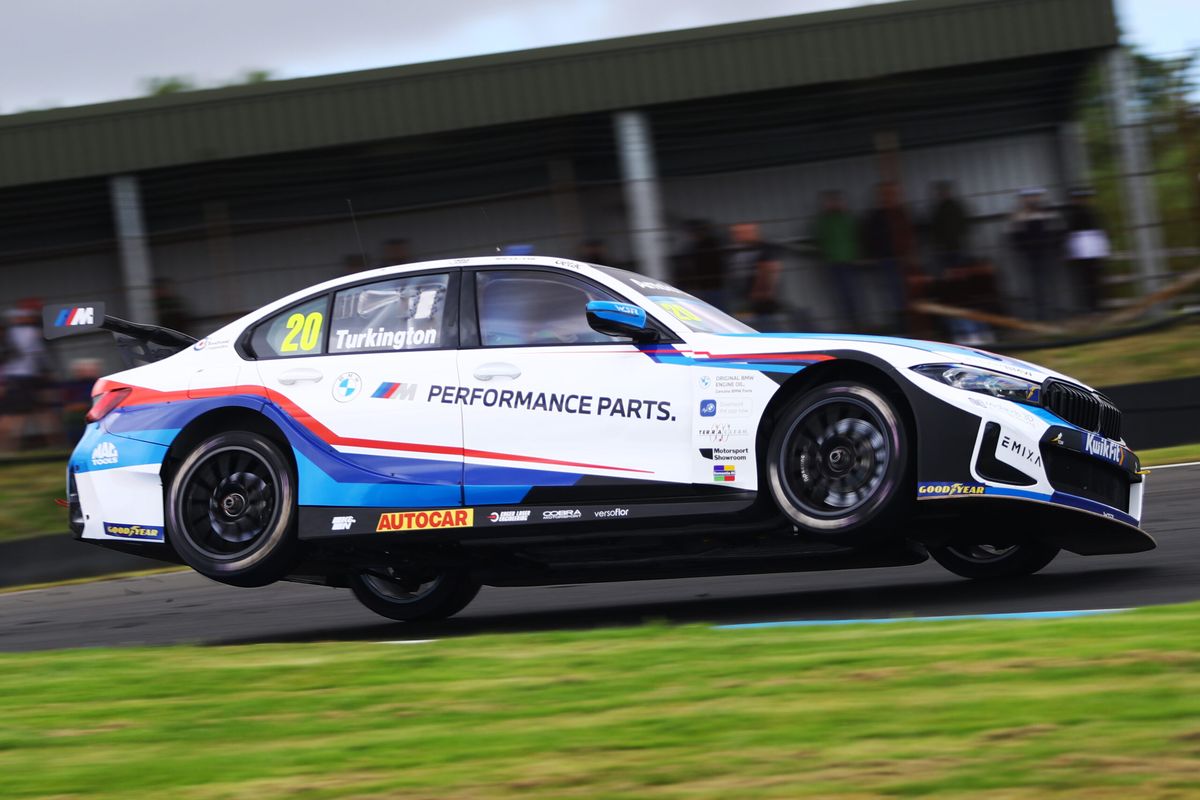 Team BMW's Colin Turkington claims BTCC pole at Knockhill