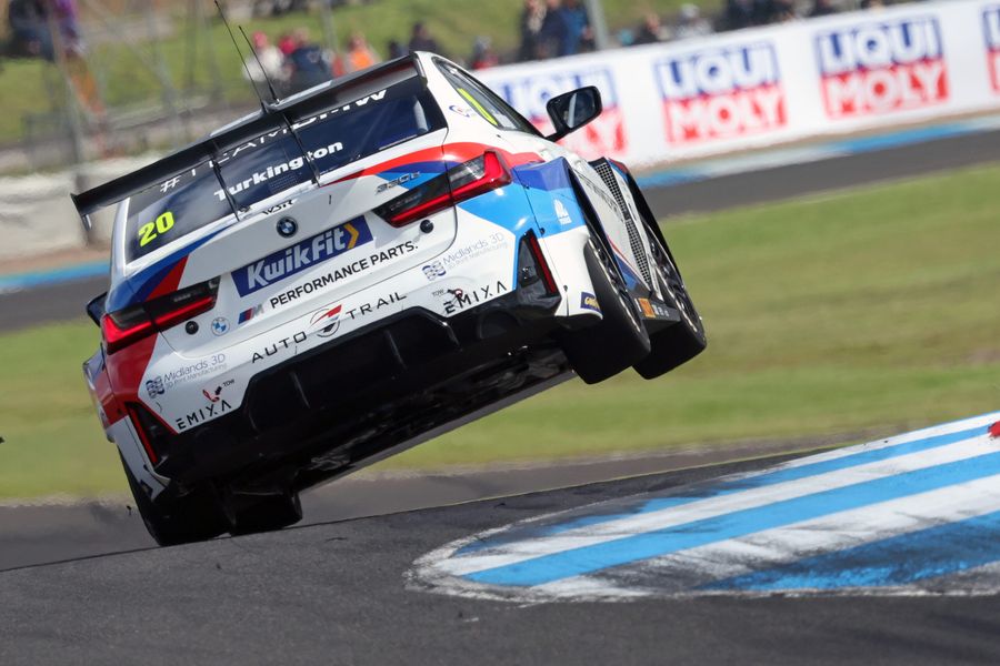 Turkington dominates Knockhill BTCC Race 1 from pole to flag