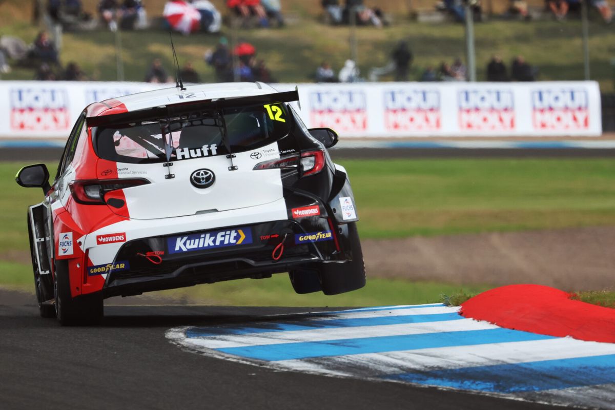 Huff holds off Ingram to win Knockhill BTCC finale