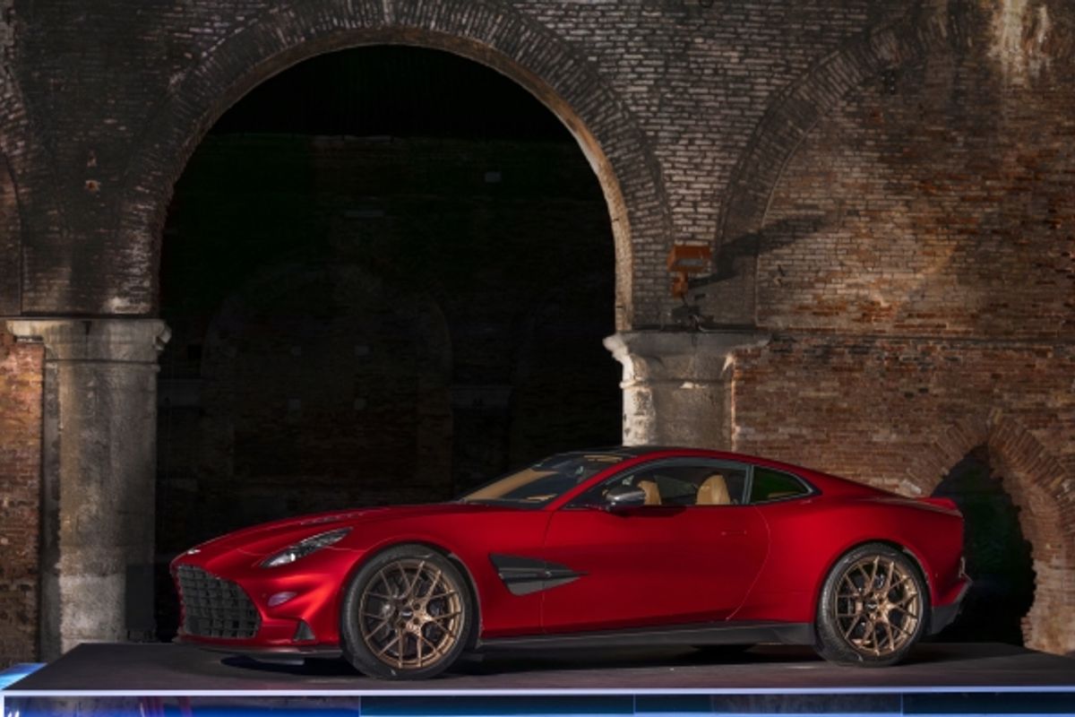 New V12 Aston Martin Vanquish unveiled with World Premiere in Venice