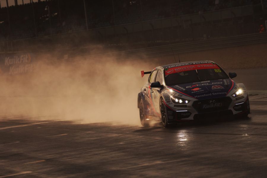  Ingram inherits Silverstone BTCC pole as Árón Taylor-Smith excluded