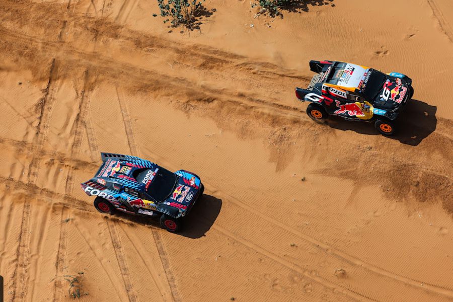  Henk Lategan still overall leader Monday on the Dakar