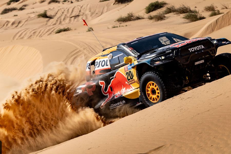 Lategan  back on top of the Dakar on Day 13 in the Empty Quarter Desert