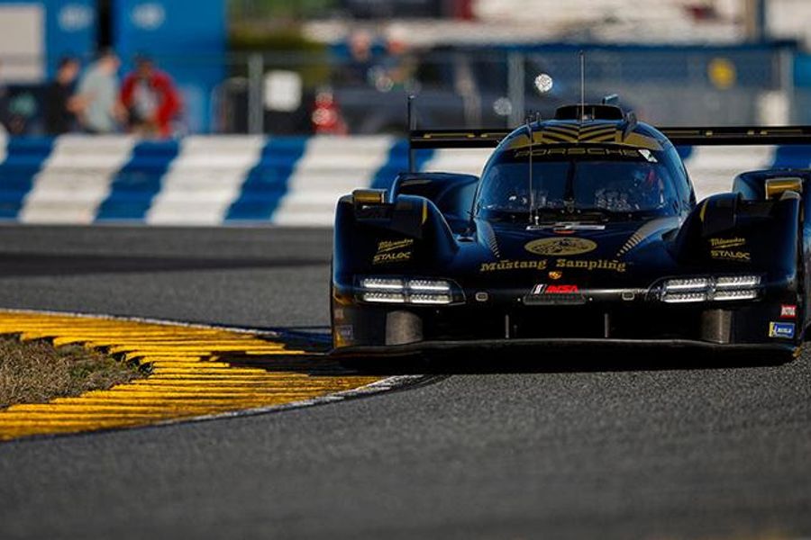 Roar Wrap-Up: Privateer Porsches Lead Final Day