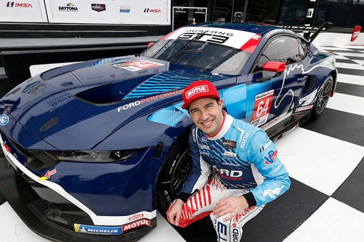 Rockenfeller takes with Rolex 24 GTD PRO Pole