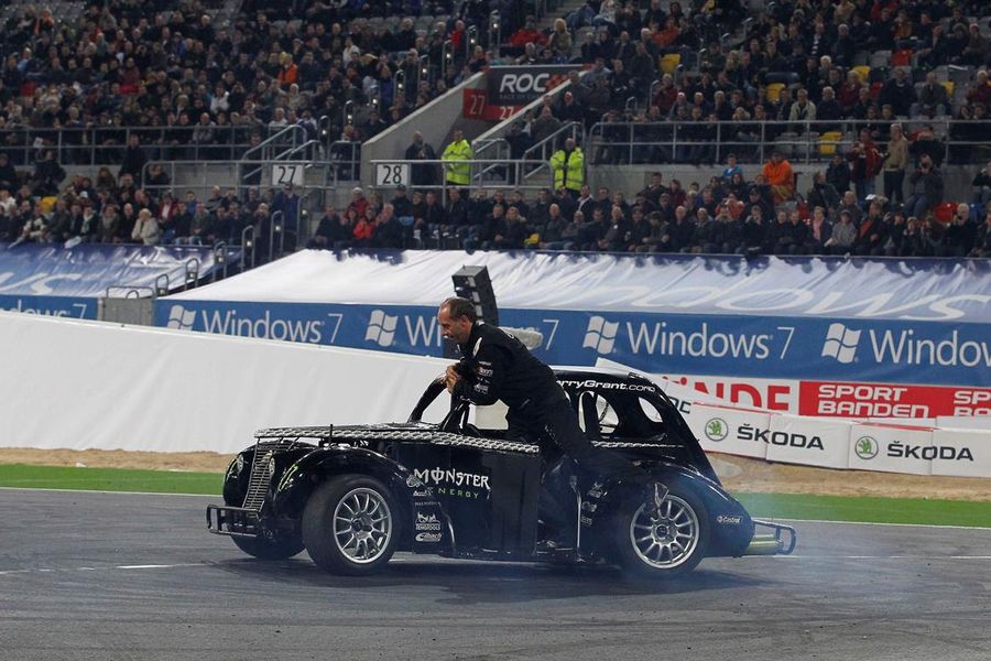 Legendary stunt driver Terry Grant looking for a new World Record @ Race of ChampionsWorld r