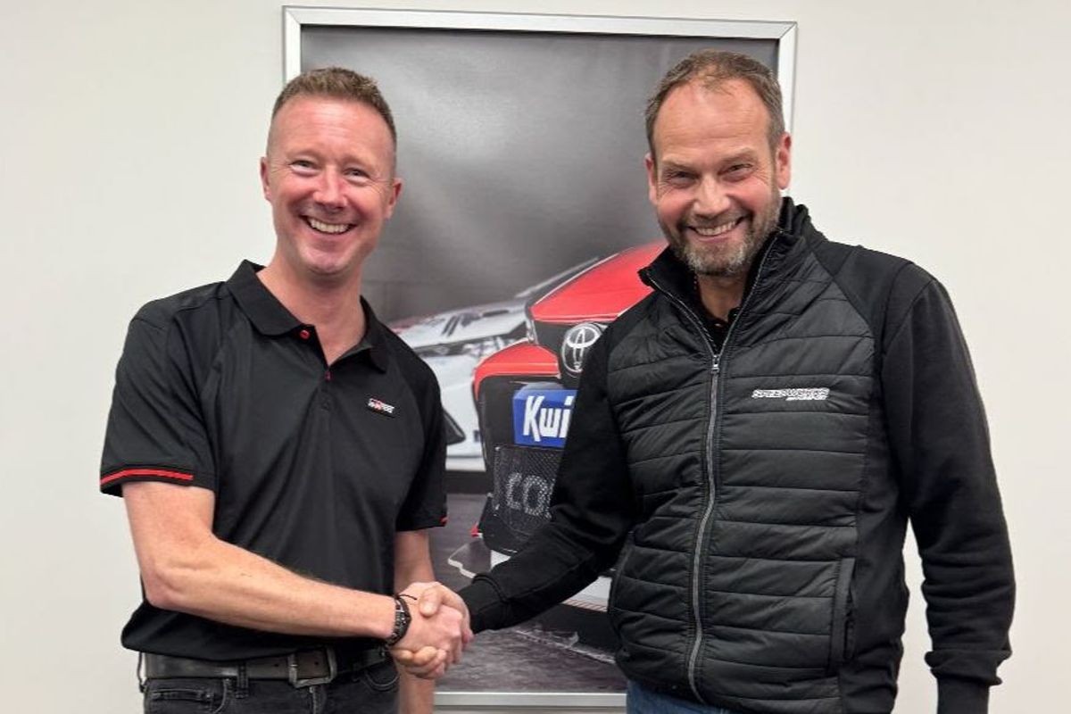 Triple champion Shedden back to BTCC with Toyota