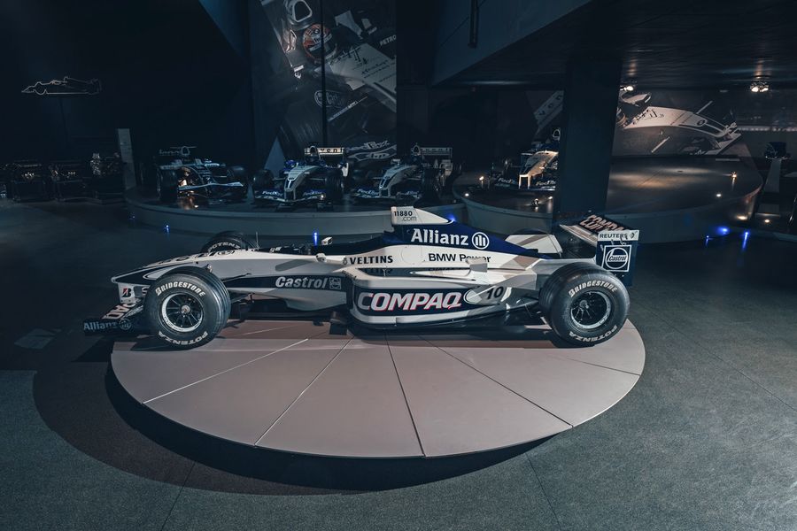 Ex-Jenson Button Williams FW22 takes to the track @ Donington Historic Festival