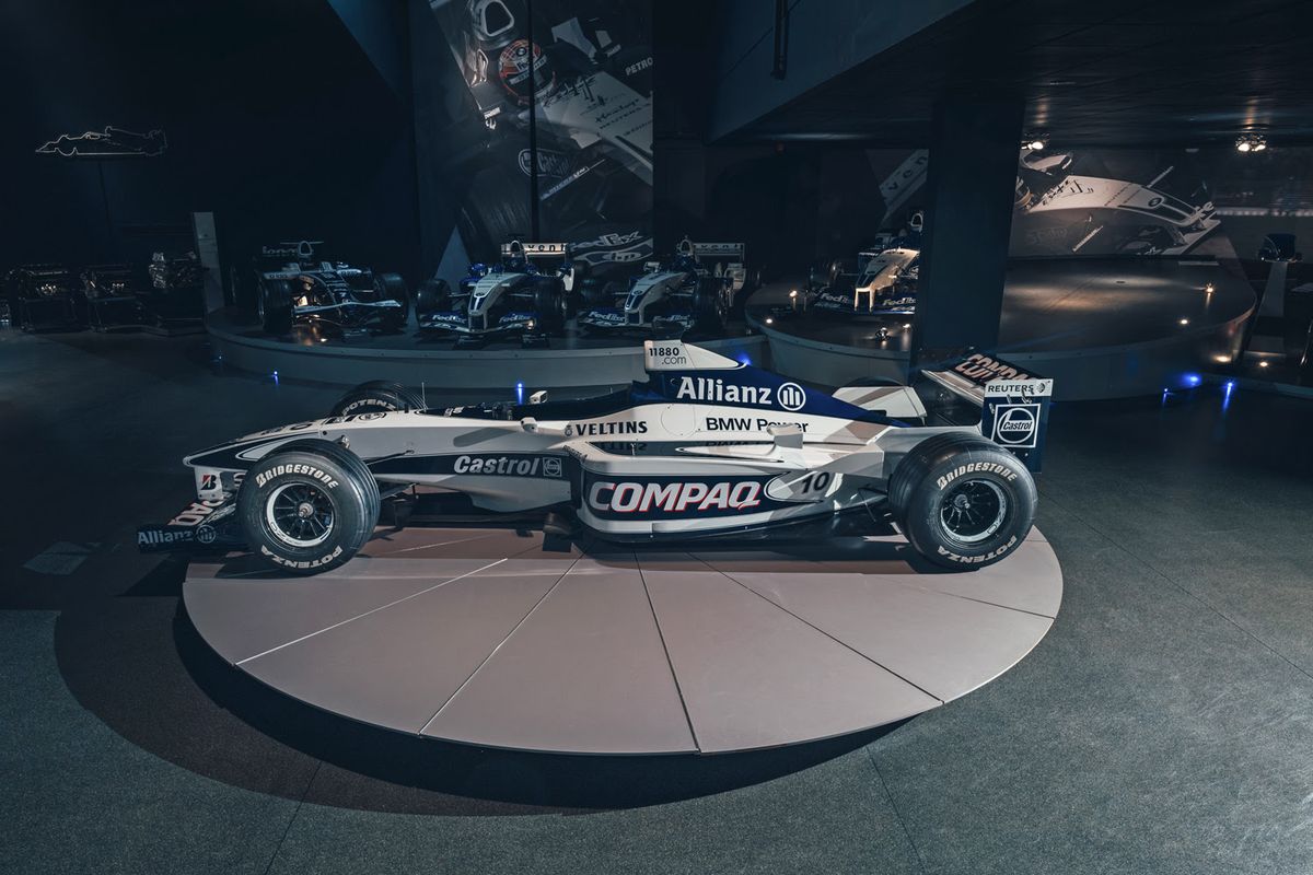 Ex-Jenson Button Williams FW22 takes to the track @ Donington Historic Festival