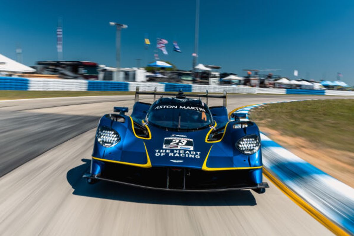 Aston Martin Valkyrie set for street-fighting sprint debut