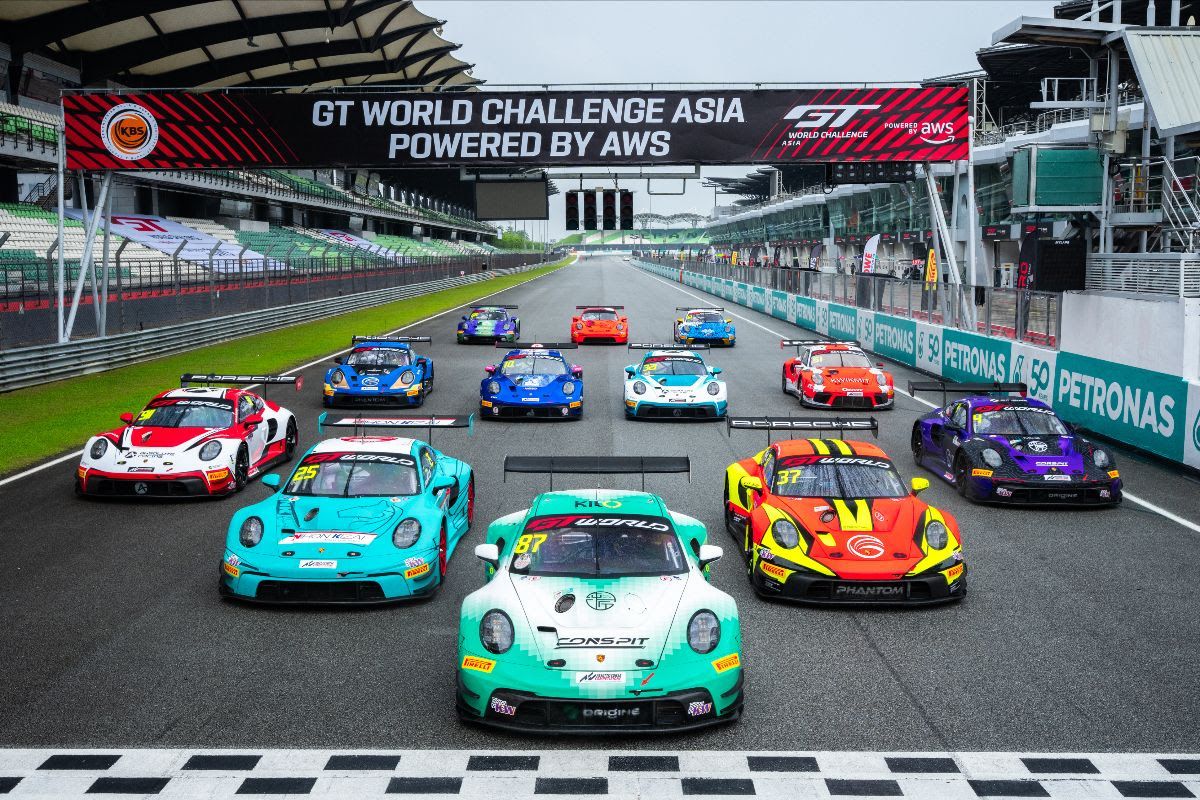 Porsche takes 1-2 finish in GT World Challenge Asia season opener