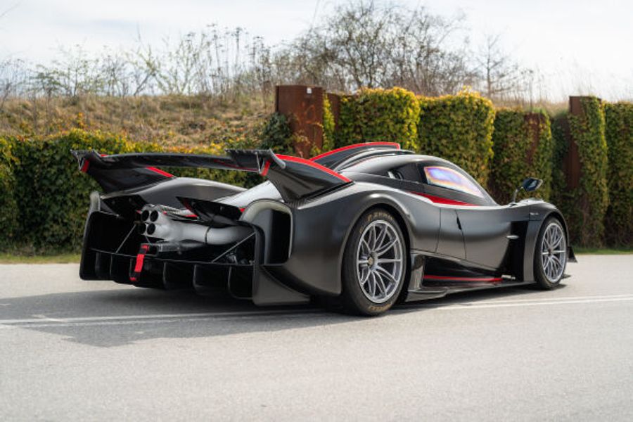Ferrari F40 Competizione &  Pagani Huayra R @ Broad Arrow 