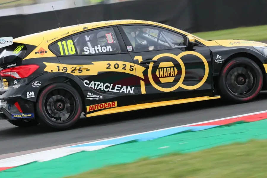 Sutton slides to BTCC pole at a soaked Thruxton
