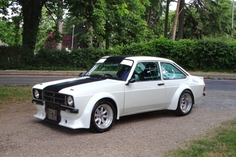 Ford Escort RS 2000 among high-performance head-turners @ H&H’s Millbrook Sale