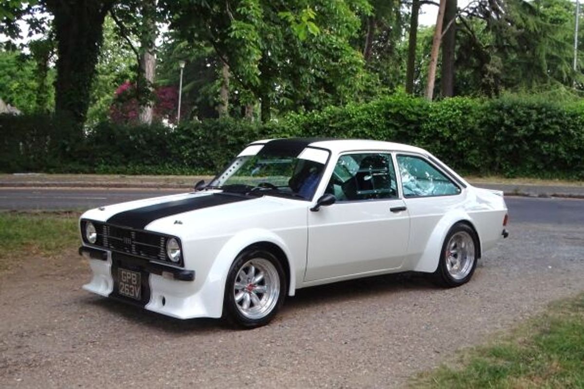 Ford Escort RS 2000 among high-performance head-turners @ H&H’s Millbrook Sale