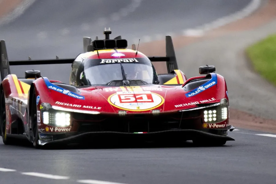 Ferrari vs. Porsche duel continues as daylight breaks at Le Mans