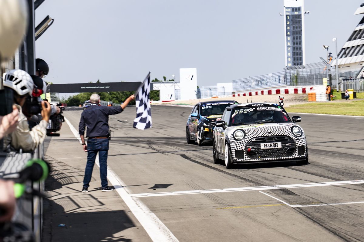 Mini on the podium in the SP3T-class at 24-hour race at the Nürburgring