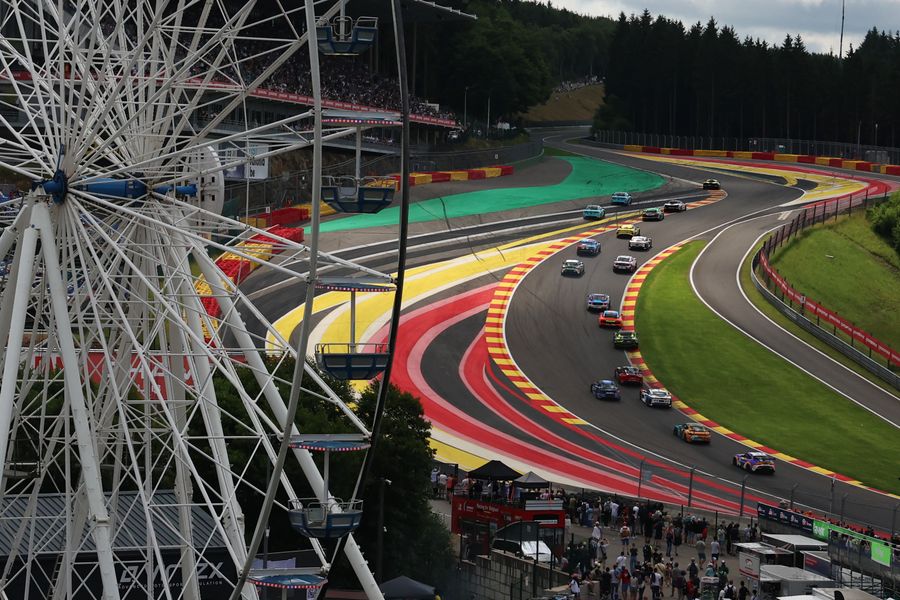 Besler & Piana win shortened second GT4 European Series Spa race