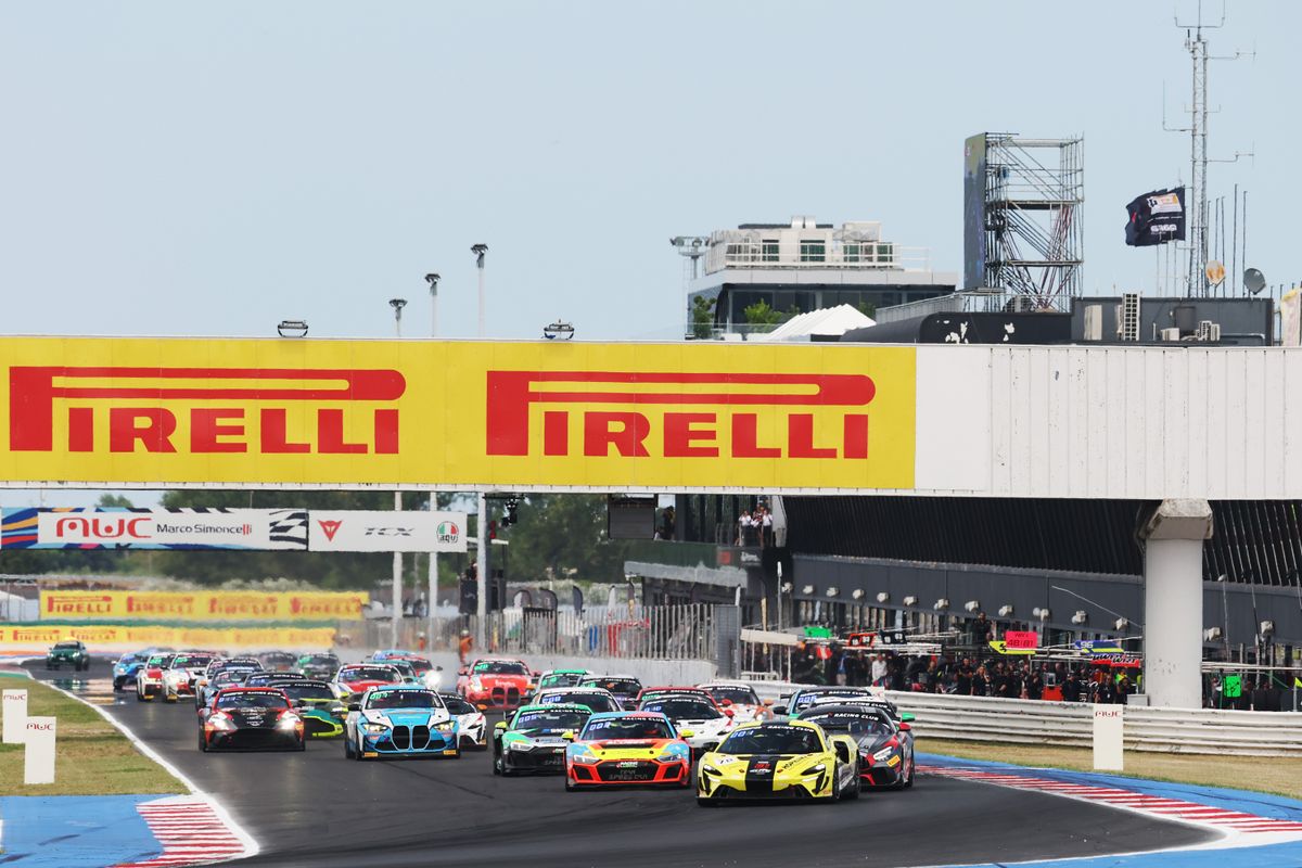 Lariche & Consani win thrilling GT4 European opening race at Misano
