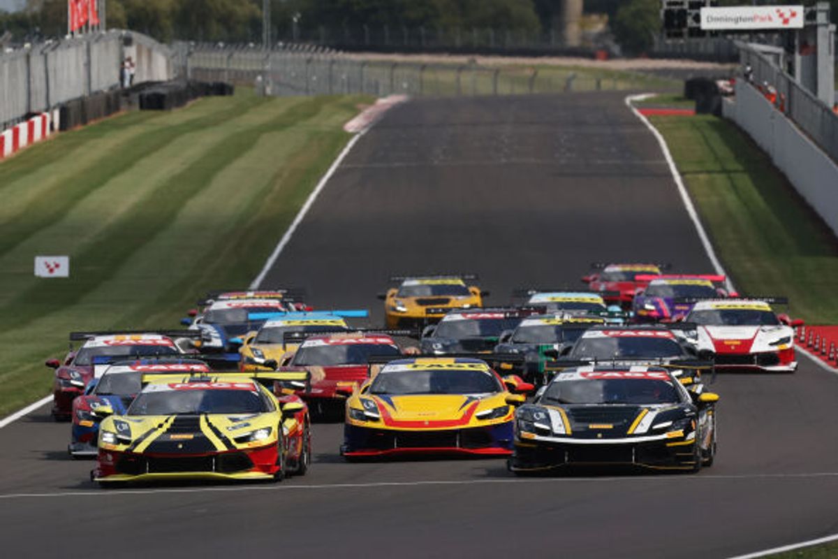 Yates and Dewhirst close in Ferrari Challenge championship