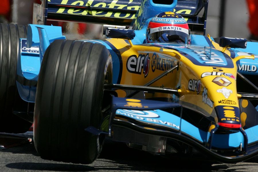 Fernando Alonso's title-winning R25 joins Silverstone Festival line-up