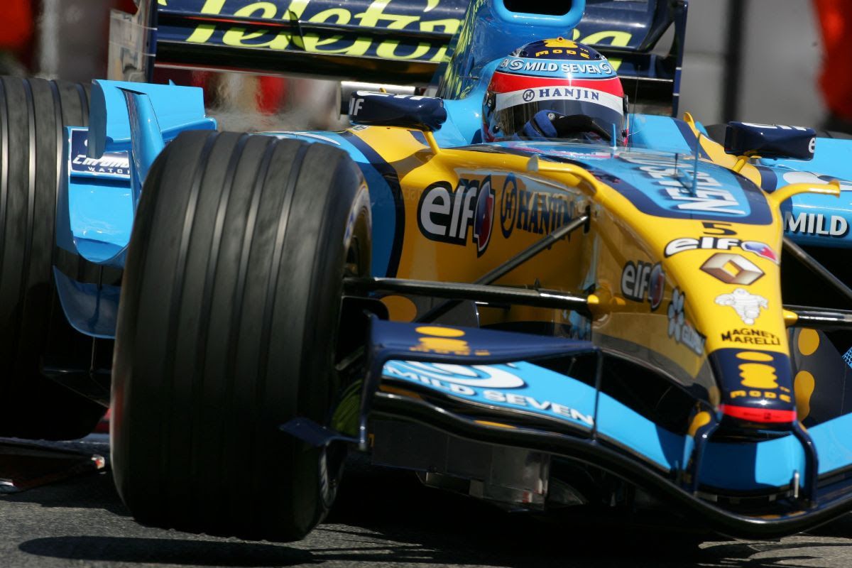 Fernando Alonso's title-winning R25 joins Silverstone Festival line-up