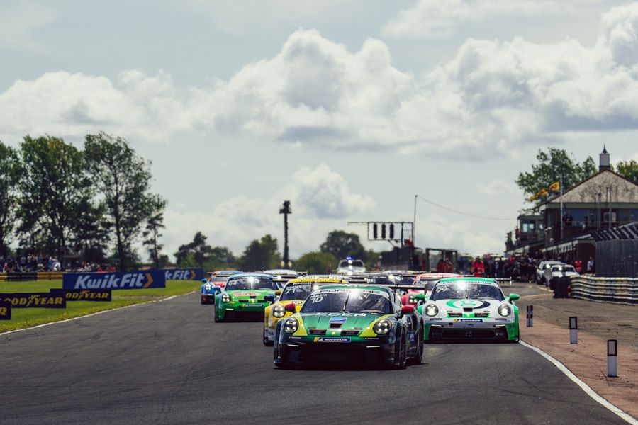 Porsche Carrera Cup Championship battle tightens at Croft