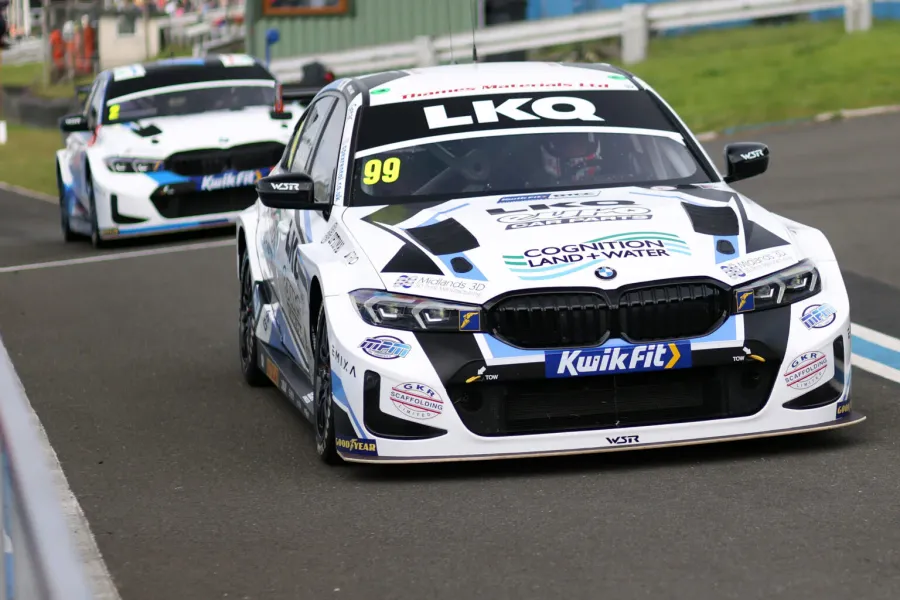 BMW hit the front in Knockhill BTCC FP2