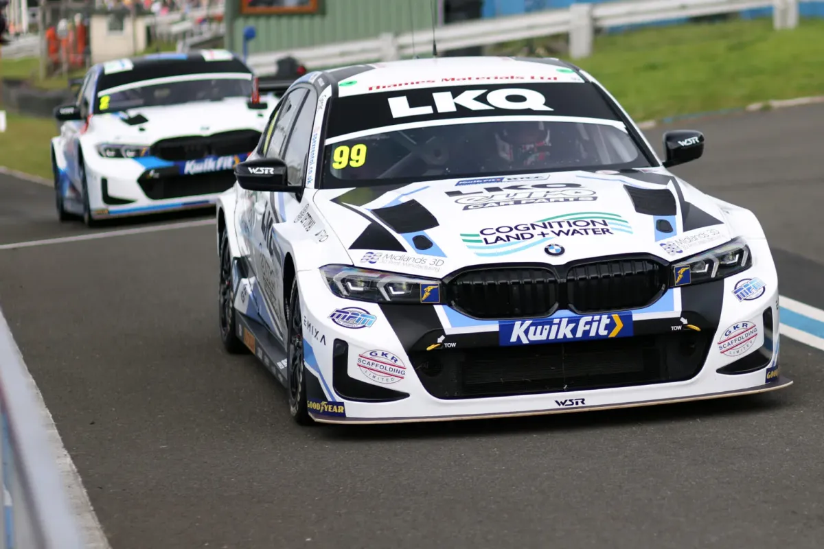 BMW hit the front in Knockhill BTCC FP2