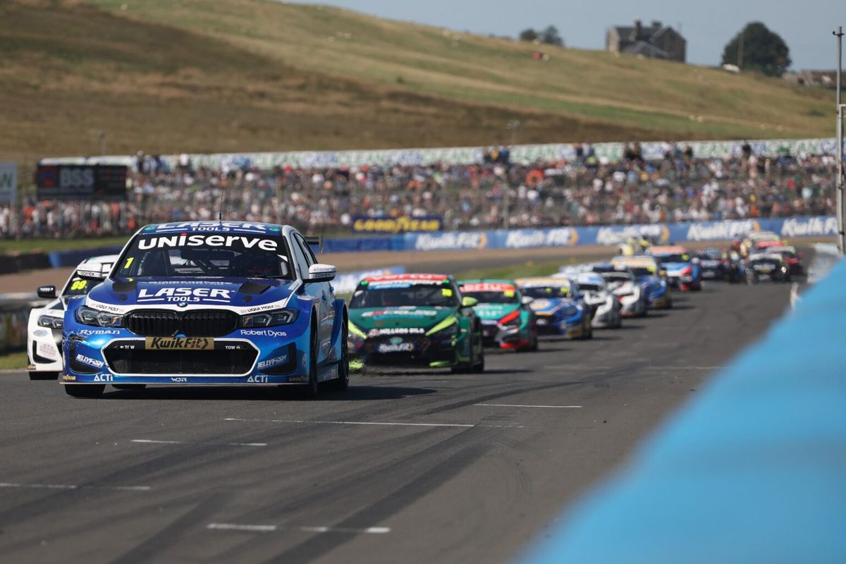 Jake Hill triumphs in Knockhill BTCC Race 1