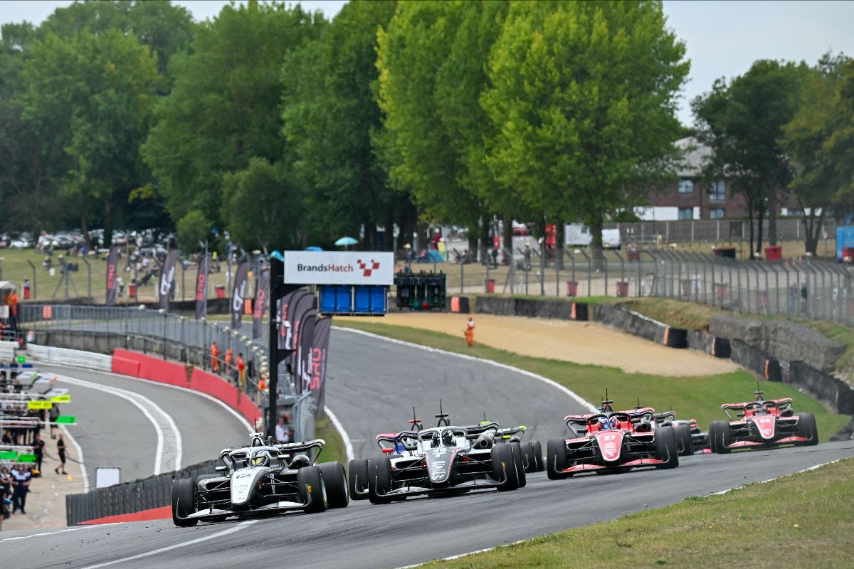 Ninovic extends GB3 Championship lead Saturday at Brands Hatch