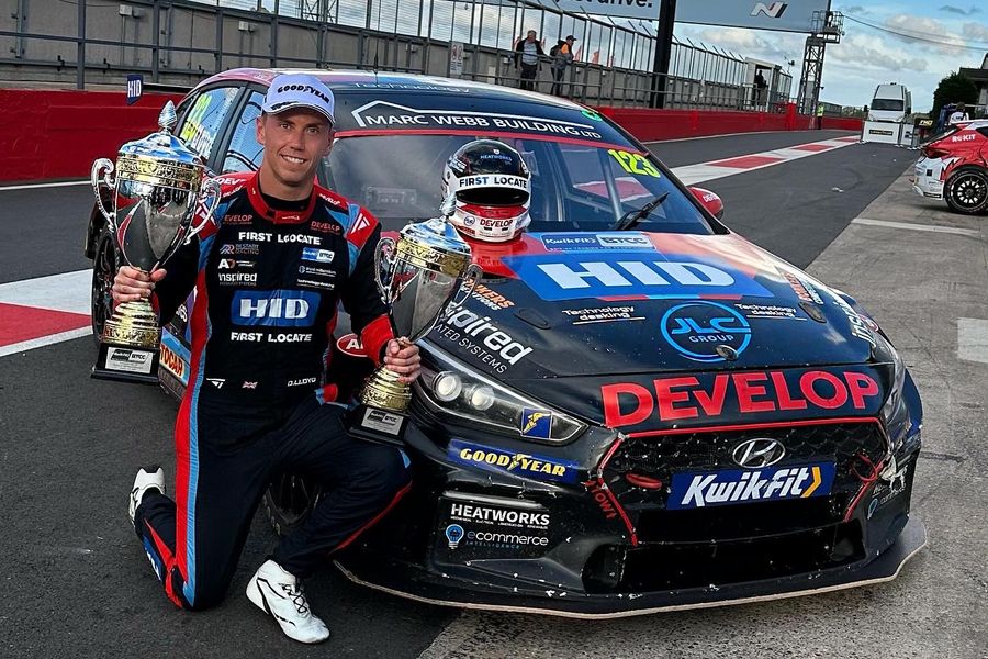 Double BTCC Independents' win for Daniel Lloyd at Donington