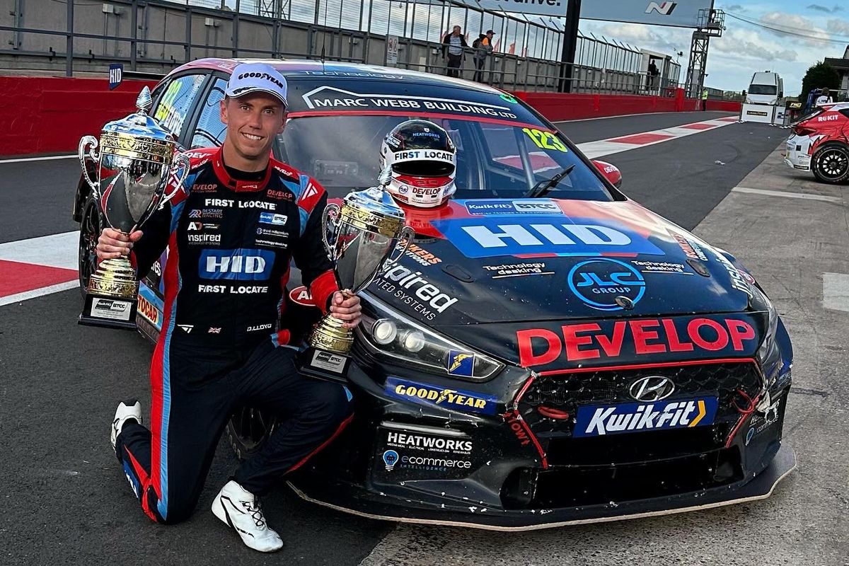 Double BTCC Independents' win for Daniel Lloyd at Donington