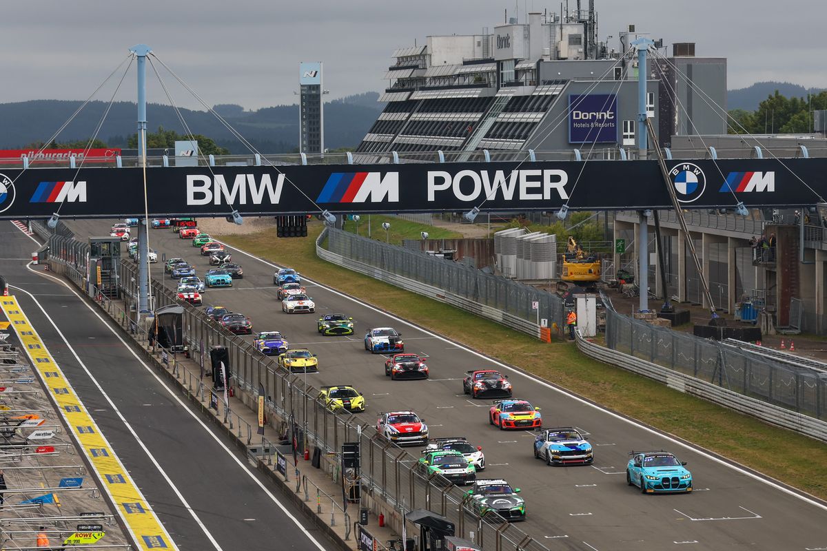 BMW edging towards GT4 title as season enters final phase