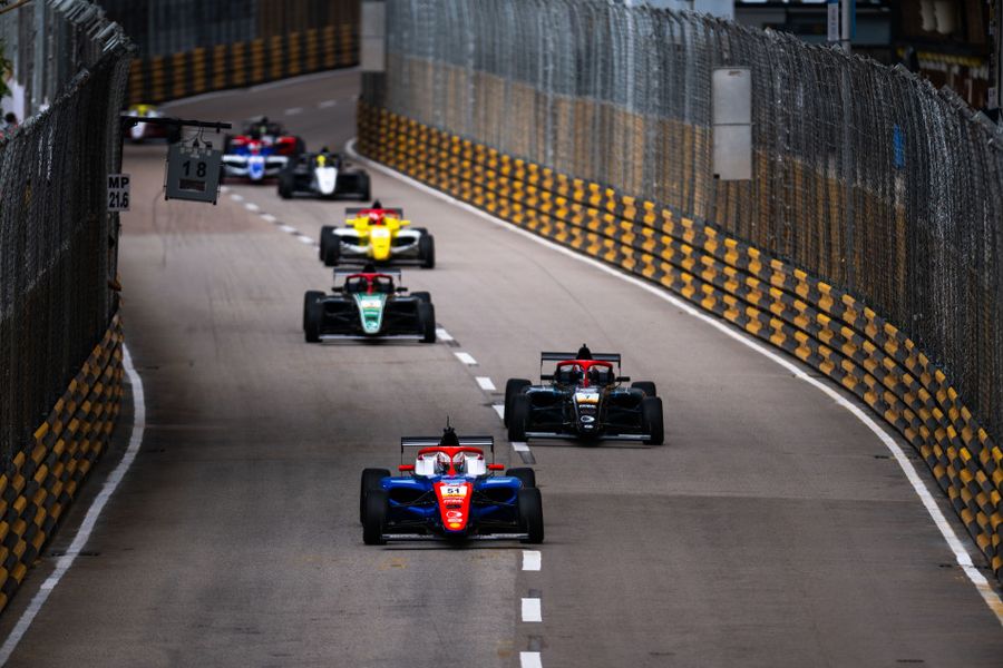 Slater takes provisional FIA FR World Cup pole as F4 drivers make Macau history