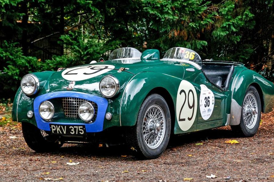 Wide choice of classic & collector cars @ Historics Auctioneers Brooklands Sale