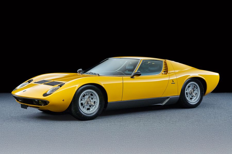 Broad Arrow announces an online collector car and memorabilia sale in January