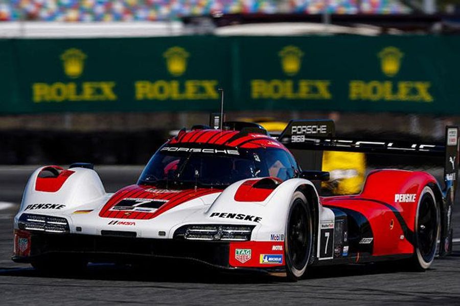 Porsche Sets Day 1 Roar Before the Rolex 24 Pace