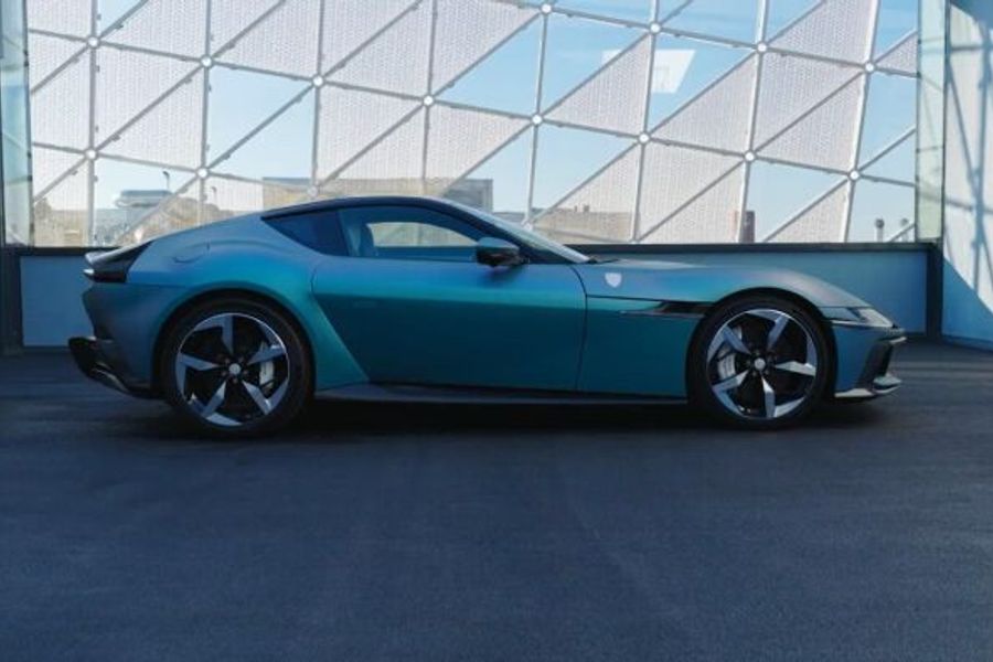 Ferrari unveils the new Tailor Made 12Cilindri, video