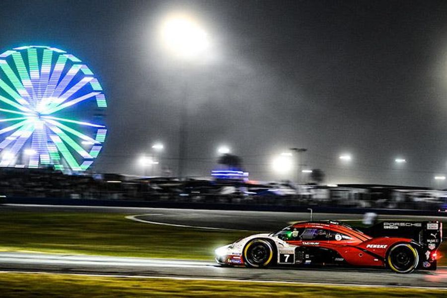 Fog rolls into the darkness halfway through 64th Rolex 24 At Daytona