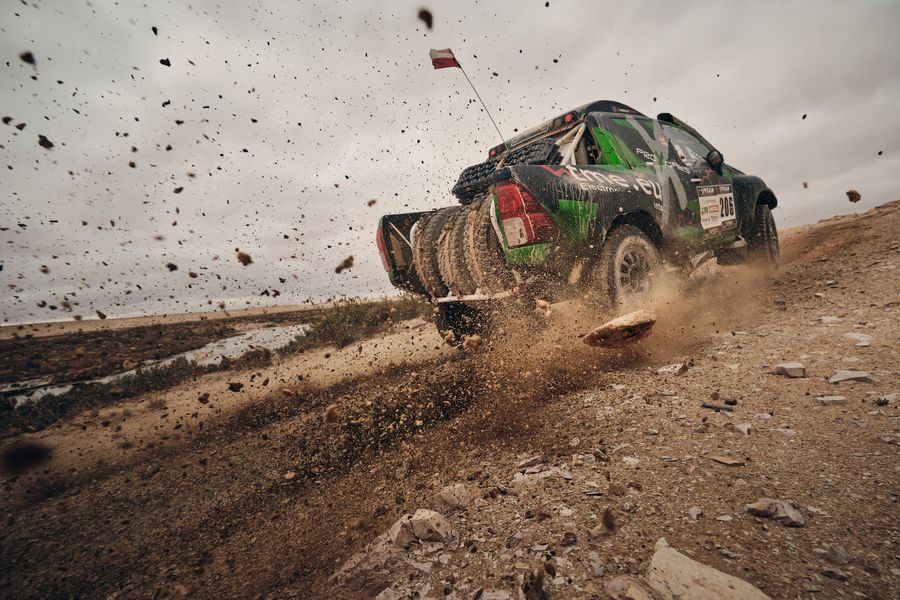 Nicolas Delencre leads Africa Eco Race cars on Stage 4