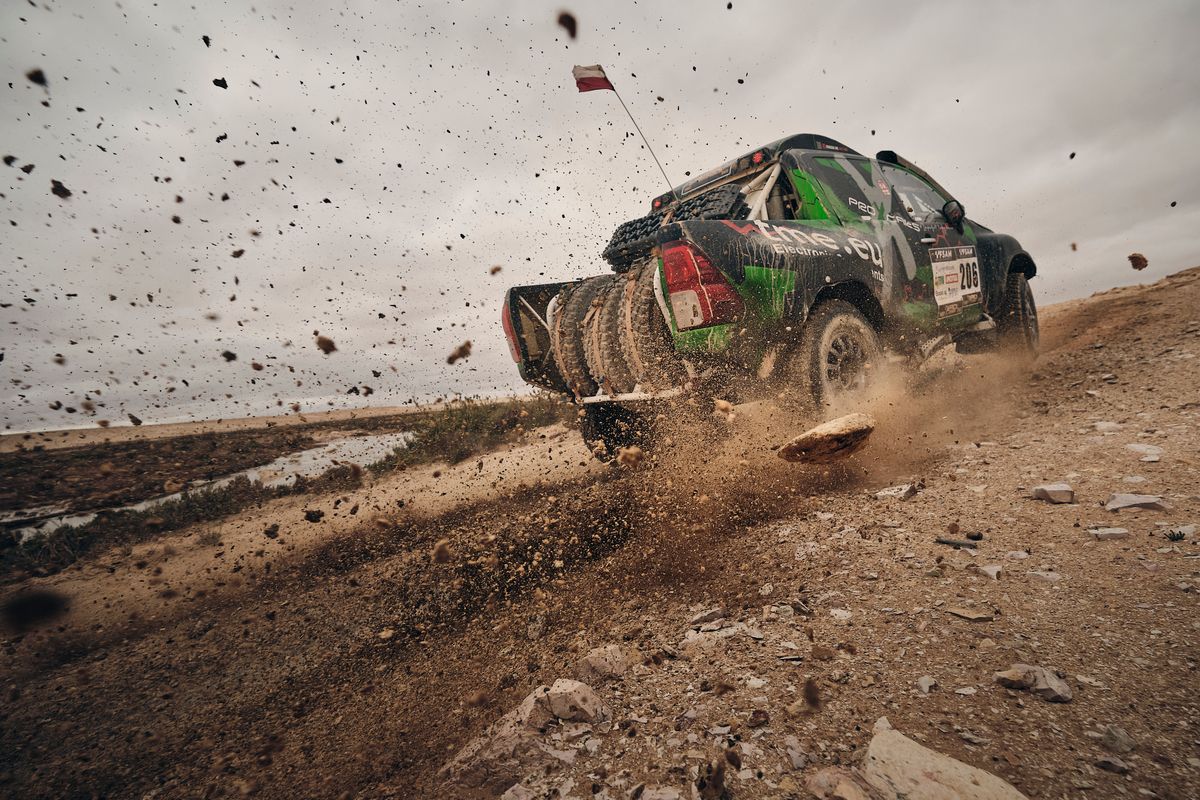 Nicolas Delencre leads Africa Eco Race cars on Stage 4